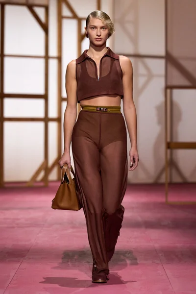 Look 27